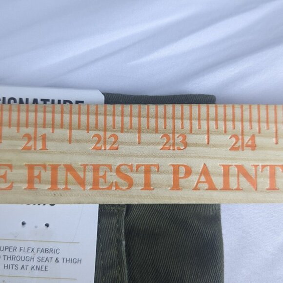 Signature Gold Levi Strauss Olive Green Cargo Shorts Mens 46 Hits At The Knee - Picture 3 of 16